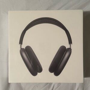 Apple AirPods Pro Max in Space Grey